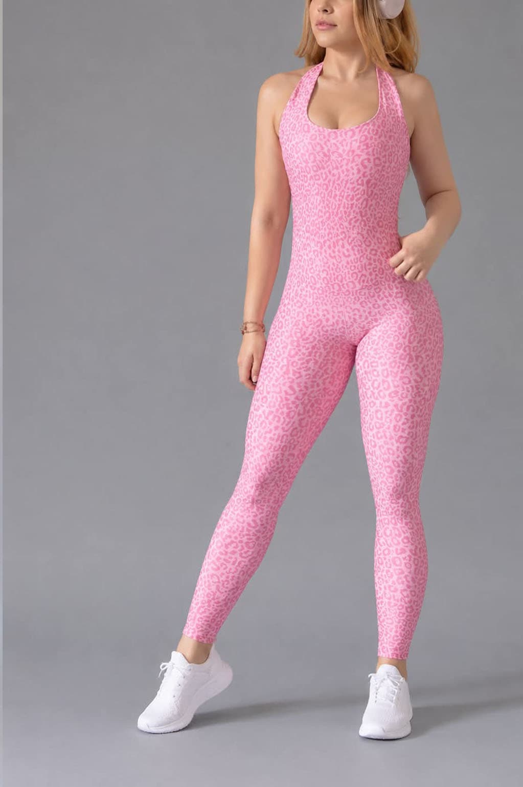 Jumpsuit deportivo femenino con estampado de leopardo